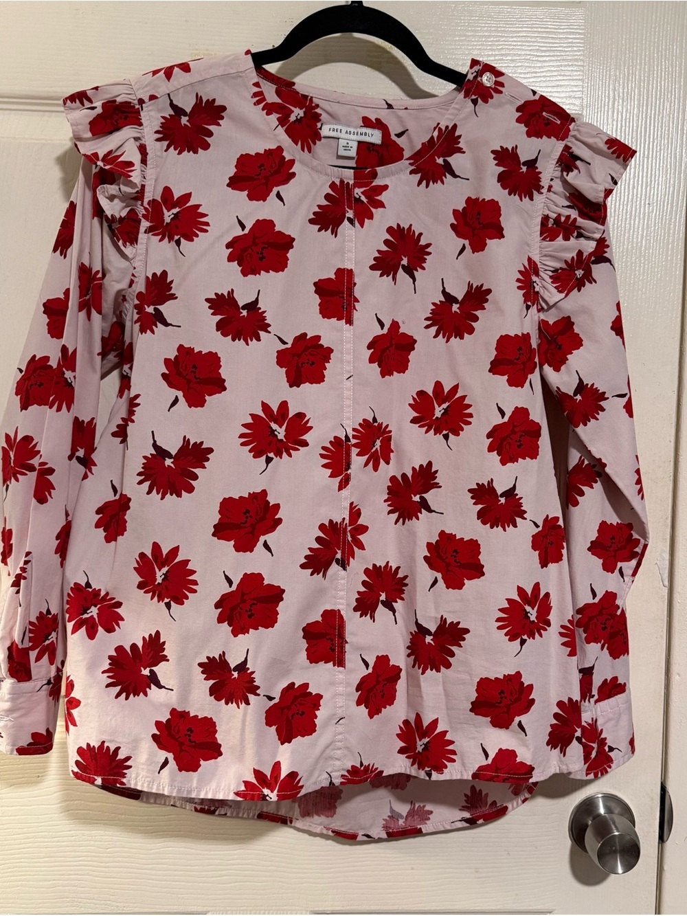 Free assembly Floral Ruffle Shoulder Blouse - White with Red Flowers size S - Picture 2 of 4